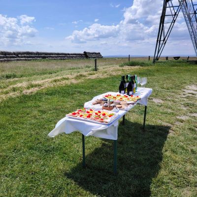Buffet beim Graurinder-Stall für den Betriebsausflug mit Pferdekutsche © Reiterhof Sonja